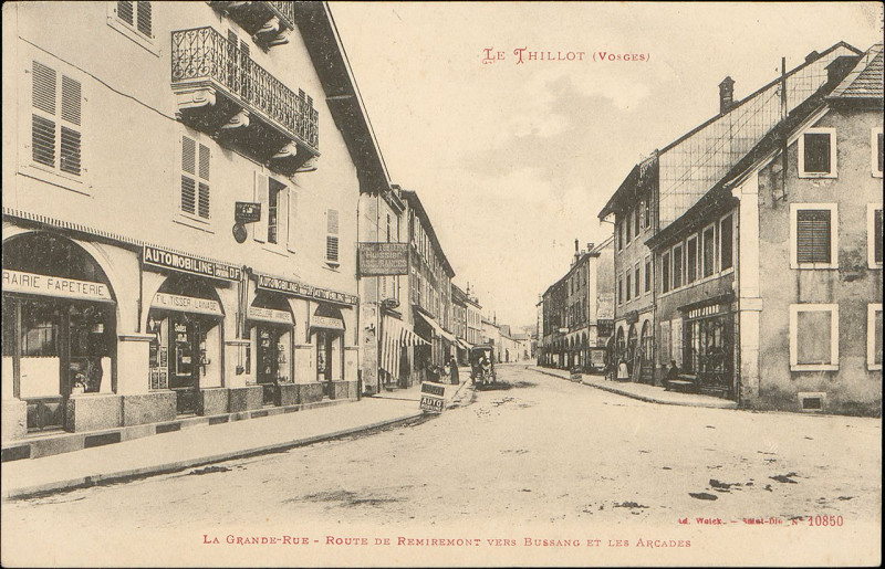 Carte postale ancienne Carte postale, Le Thillot (Vosges), La Grande-Rue, Route de Remiremont vers Bussang et les Arcades