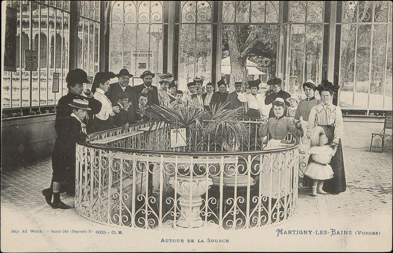 Carte postale ancienne Carte postale, Martigny-les-Bains (Vosges), Autour de la Source