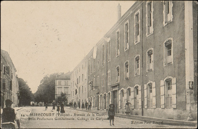 Carte postale ancienne Carte postale, Mirecourt (Vosges), Avenue de la Gare, Sous-Préfecture, Gendarmerie, Collège de Garçons