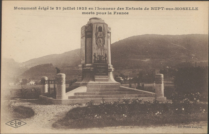 Carte postale ancienne Carte postale, Monument érigé le 22 juillet 1923 en l'honneur des Enfants de Rupt-sur-Moselle morts pour la France