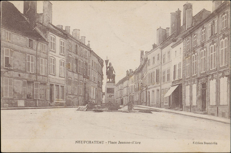 Carte postale ancienne Carte postale, Neufchâteau, Place Jeanne-d'Arc