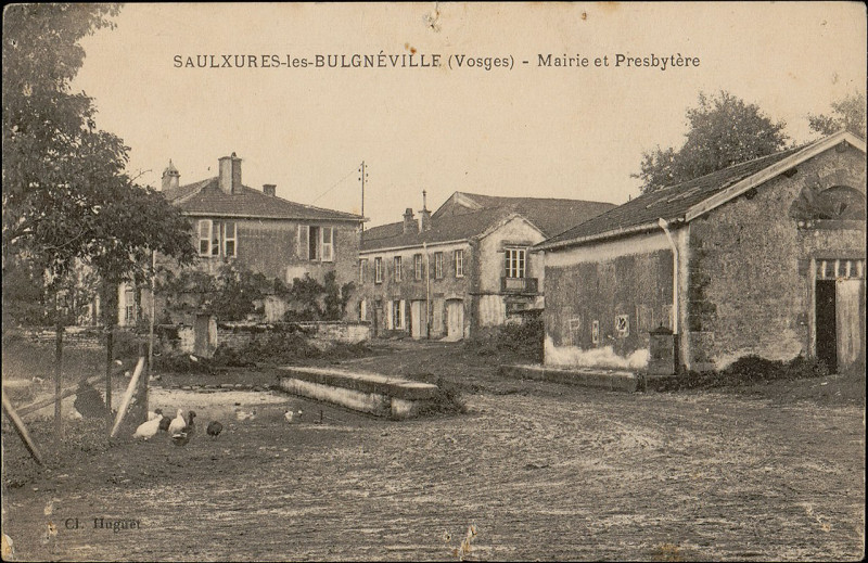 Carte postale ancienne Carte postale, Saulxures-les-Bulgnéville (Vosges), Mairie et Presbytère