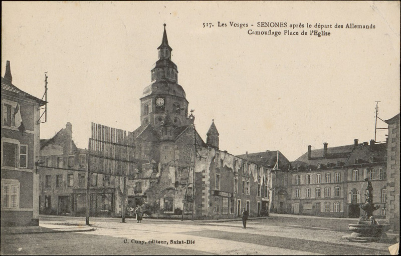Carte postale ancienne Carte postale, Senones après le départ des Allemands, Camouflage Place de l'Eglise