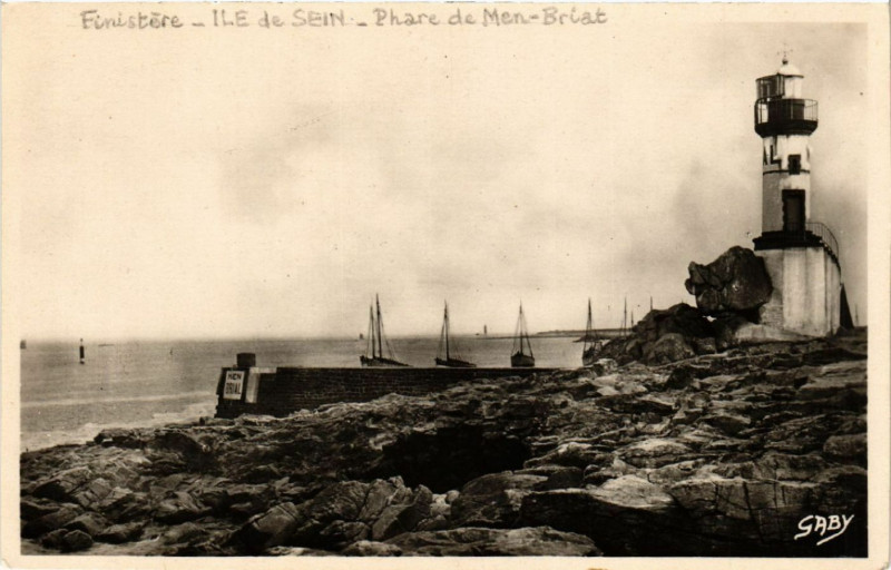 Carte postale ancienne Phare de Men-Brial à Île-de-Sein