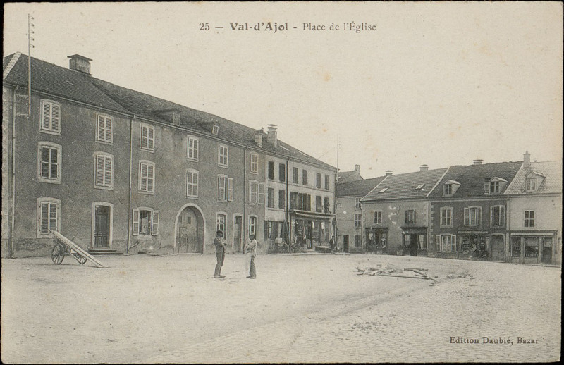 Carte postale ancienne Carte postale, Val-d'Ajol, Place de l'Eglise