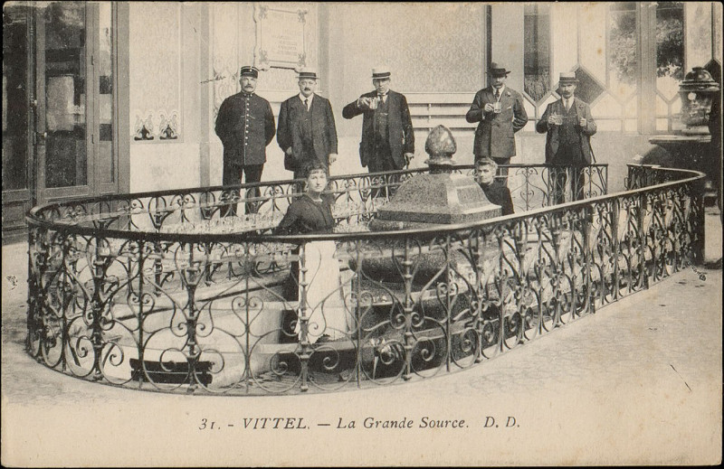 Carte postale ancienne Carte postale, Vittel, La Grande Source 2
