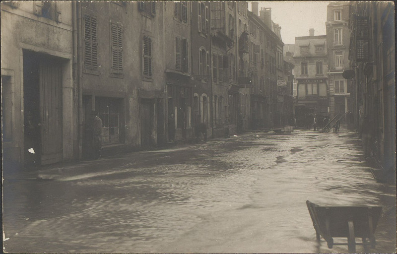 Carte postale ancienne Carte postale, Epinal, Crue de la Moselle