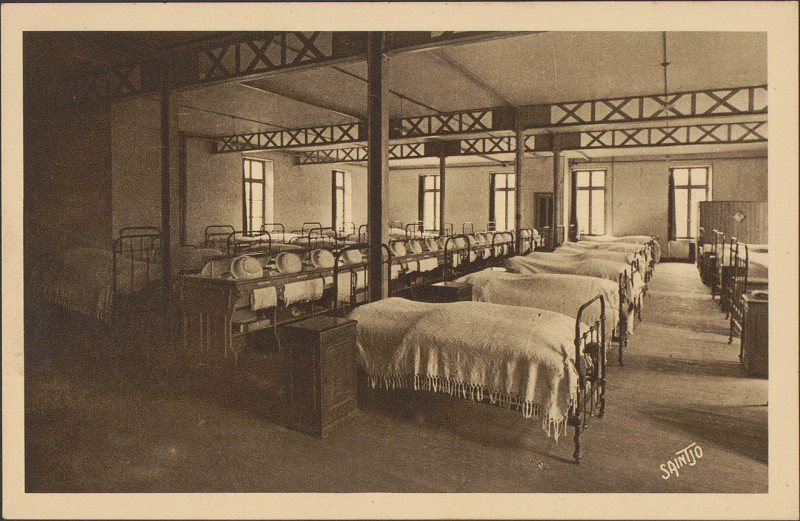 Carte postale ancienne Carte postale, Epinal, Institution St-Joseph, Dortoir