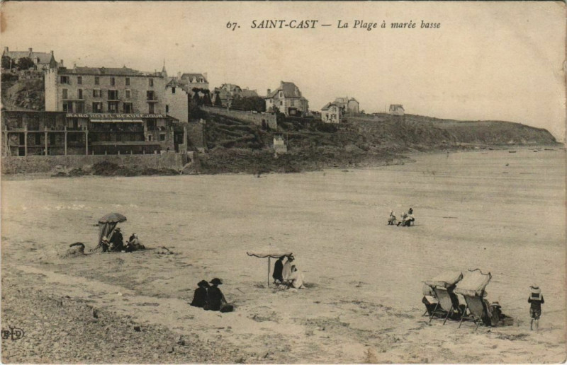 Carte postale ancienne Saint-Cast La Plage a Maree Basse