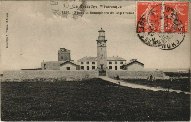 Carte postale ancienne Cap Frehel Phare et Semaphore de Cap Frehel