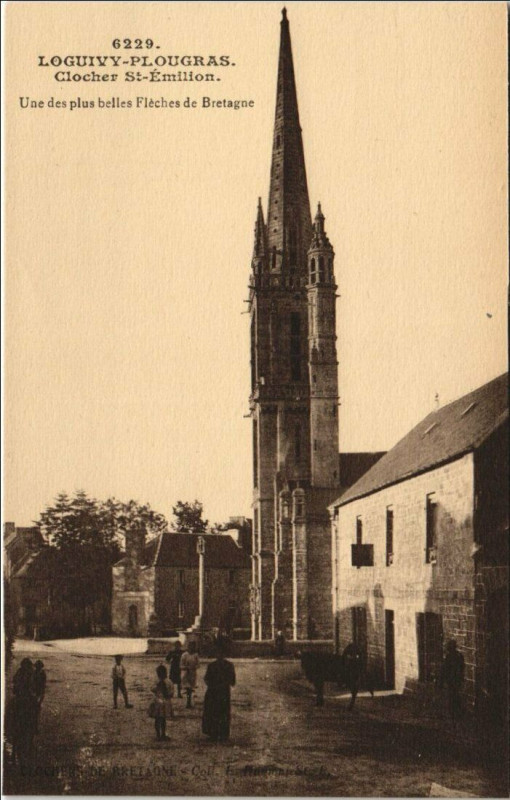 Carte postale ancienne Loguivy-Plougras Clocher Saint-Emilion à Loguivy-Plougras