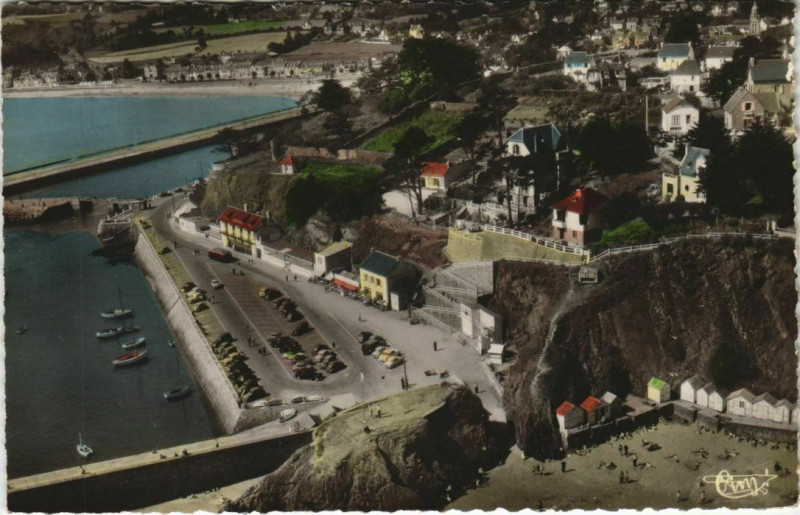 Carte postale ancienne Binic La Plage et les Falaises
