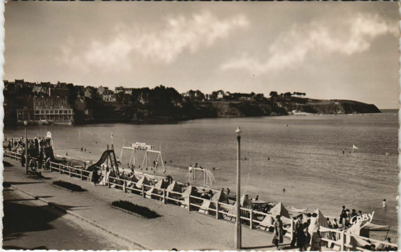 Carte postale ancienne Saint-Cast La Plage et la Pointe de l'Isle