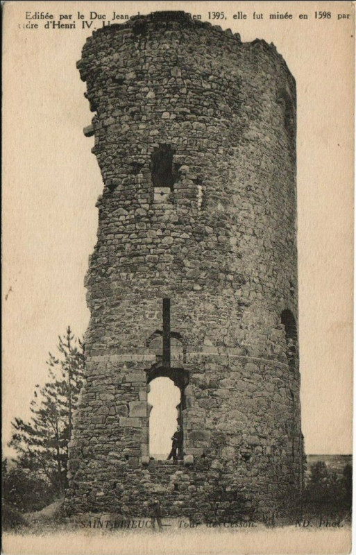 Carte postale ancienne Saint-Brieuc Tour de Cesson à Saint-Brieuc