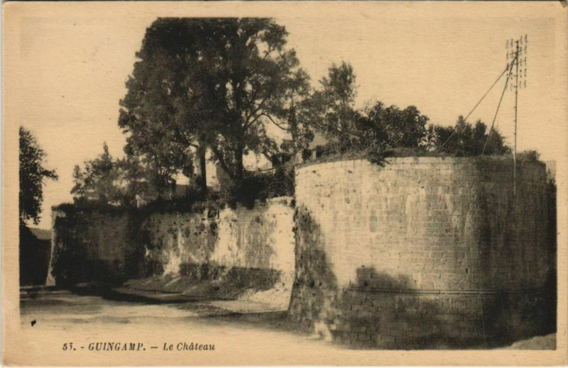 Carte postale ancienne Guingamp Le Chateau à Guingamp