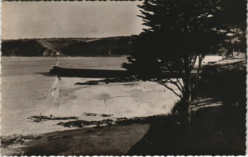 Carte postale ancienne Binic Plage de l'Avant-Port