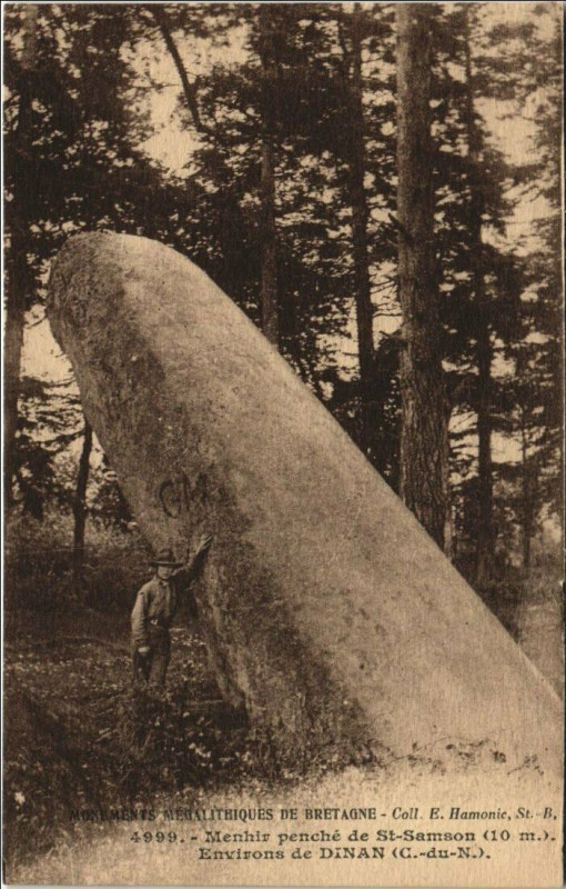 Carte postale ancienne Menhir Penche de Saint-Samson - Environs de Dinan à Dinan