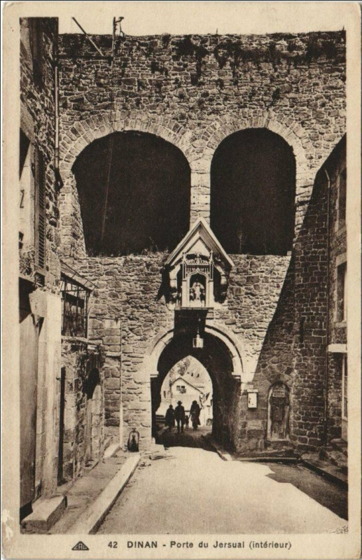 Carte postale ancienne Dinan Porte du Jerzual - Interieur à Dinan