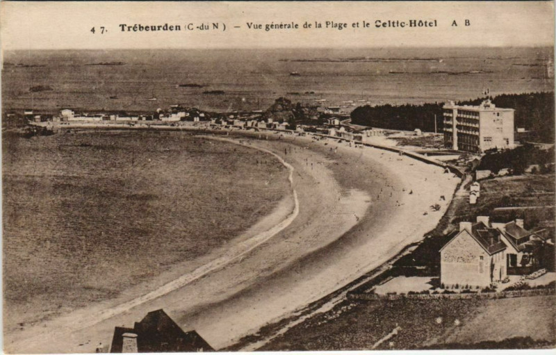 Carte postale ancienne Trebeurden Vue Generale de la Plage et le Celtic-Hotel