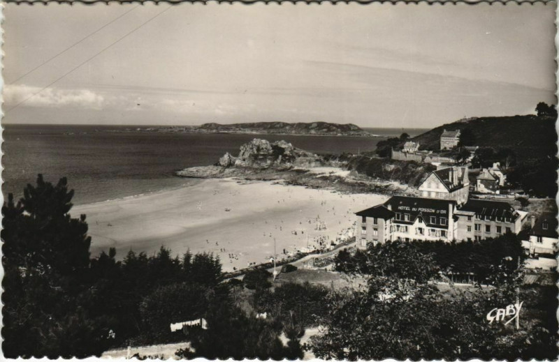 Carte postale ancienne Perros-Guirec Plage de Trestrignel et Ile Thome à Perros-Guirec