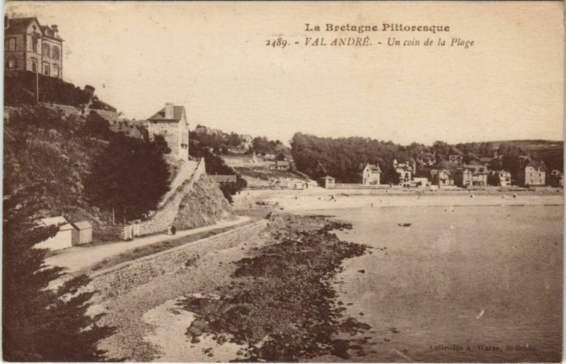 Carte postale ancienne Le Val-Andre Un Coin de la Plage