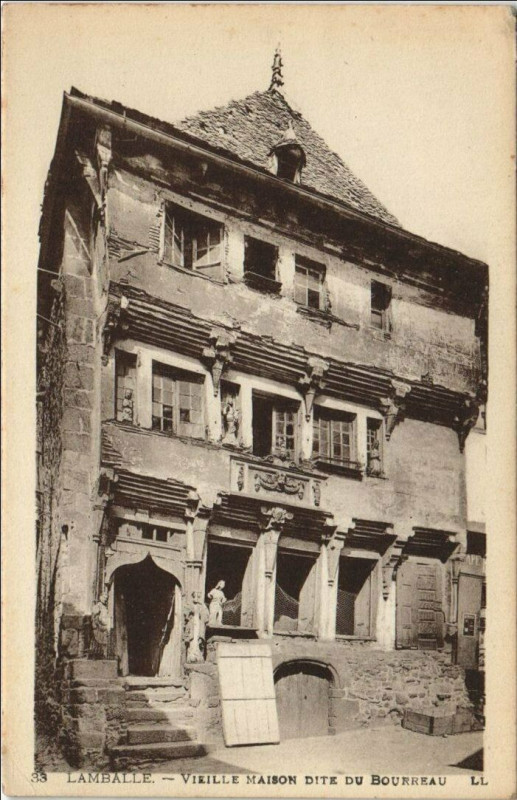 Carte postale ancienne Lamballe Vieille Maison dite du Bourreau