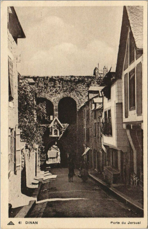 Carte postale ancienne Dinan Porte du Jerzual à Dinan