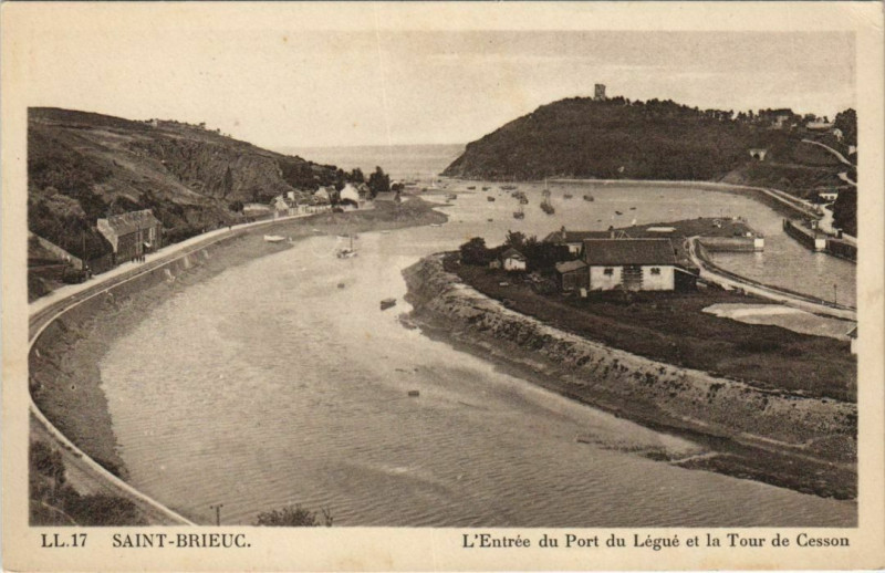 Carte postale ancienne Saint-Brieuc Le Legue - Entree du Port du Legue - Tour de Cesson à Saint-Brieuc