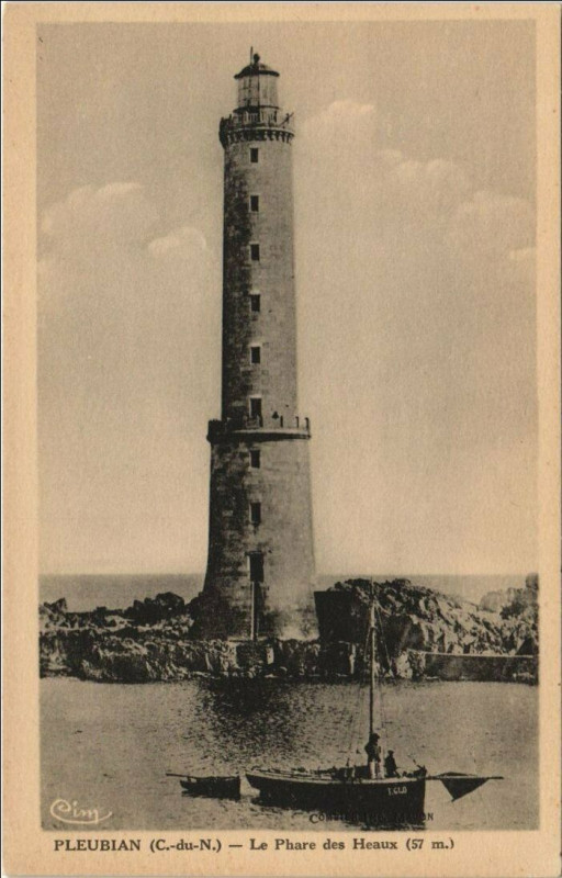 Carte postale ancienne Pleubian Le Phare des Heaux à Pleubian