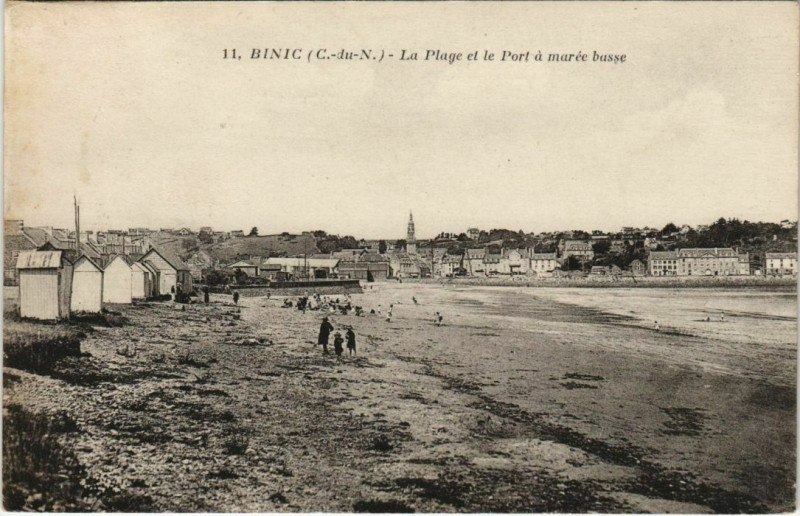 Carte postale ancienne Binic La Plage et le Port a Maree Basse