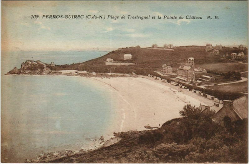 Carte postale ancienne Perros-Guirec Plage de Trestrignel et la Pointe du Chateau à Perros-Guirec