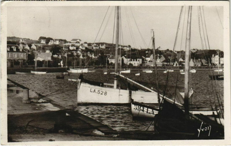 Carte postale ancienne Perros-Guirec Le Port à Perros-Guirec
