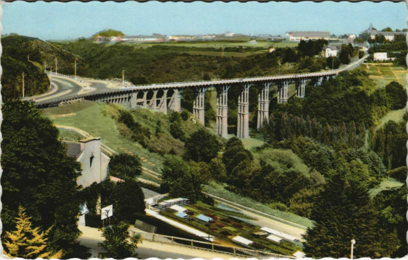 Carte postale ancienne Saint-Brieuc Viaduc du Toupin à Saint-Brieuc