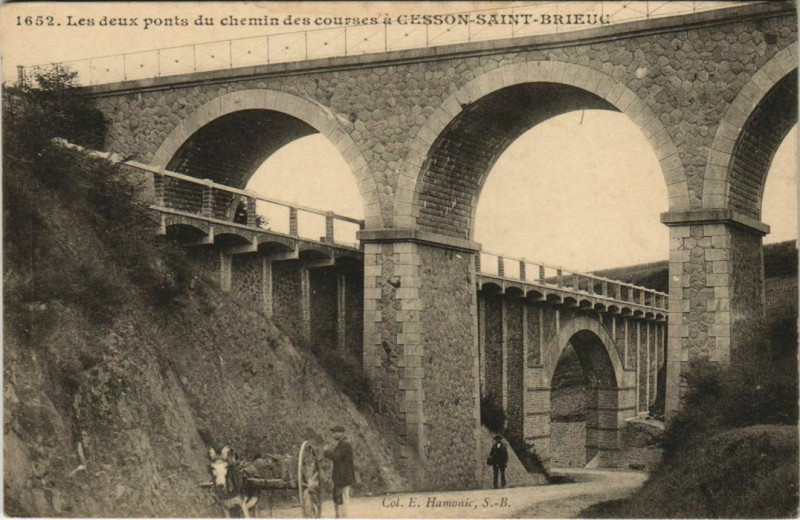 Carte postale ancienne Les Deux Ponts du Chemin des Courses a Cesson-Saint-Brieuc à Saint-Brieuc
