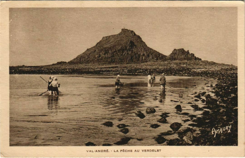 Carte postale ancienne Le Val-Andre La Peche au Verdelet