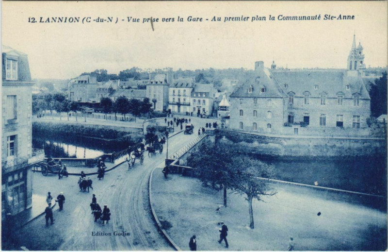 Carte postale ancienne Lannion Vue prise vers la Gare - La Communaute Sainte-Anne à Lannion