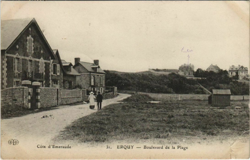 Carte postale ancienne Erquy Boulevard de la Plage à Erquy