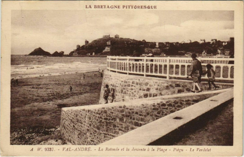 Carte postale ancienne Le Val-Andre La Rotonde et la Descente a la Plage - Piegu