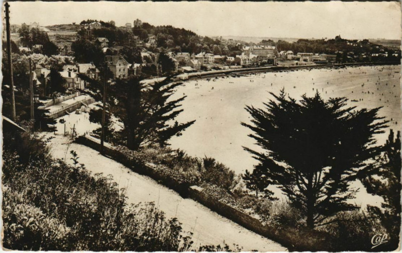 Carte postale ancienne Le Val-Andre Vue Generale sur la Plage