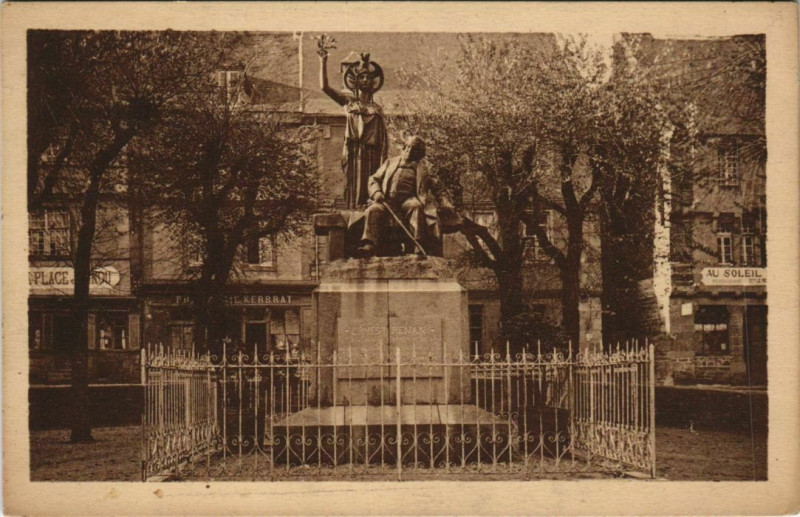 Carte postale ancienne Treguier Monument Ernest Renan