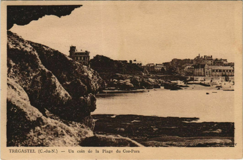 Carte postale ancienne Tregastel Un Coin de la Plage du Coz-Pors