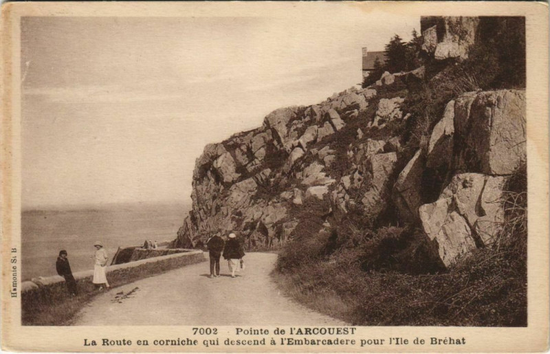 Carte postale ancienne Pointe de l'Arcouest - La Route en Corniche