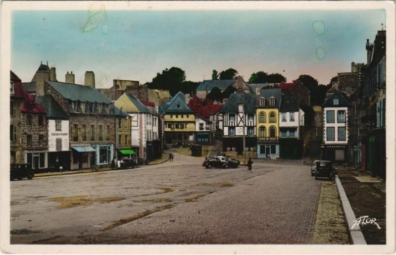 Carte postale ancienne Lamballe Place du Marche