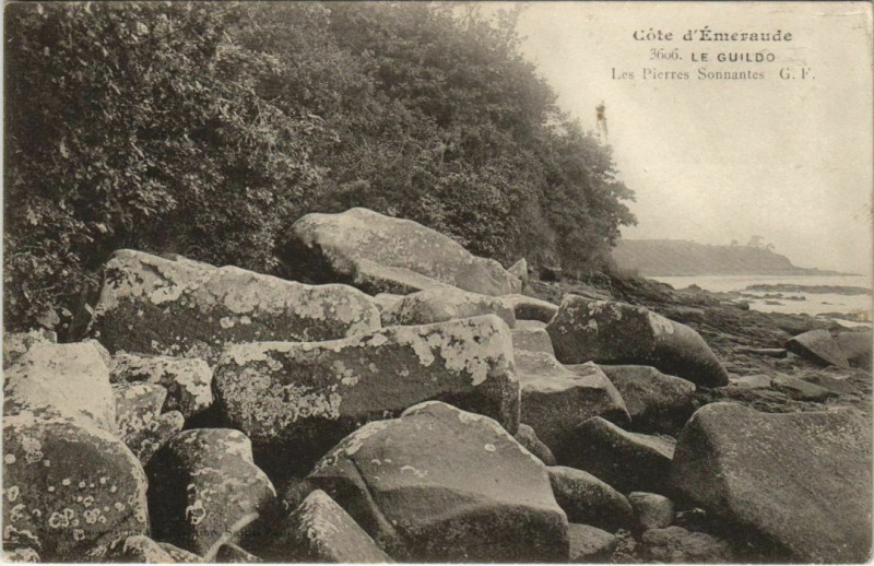 Carte postale ancienne Le Guildo Les Pierres Sonnantes