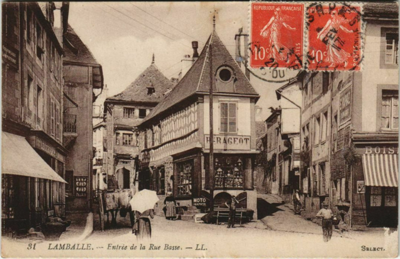 Carte postale ancienne Lamballe Entree de la Rue Basse