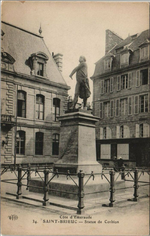 Carte postale ancienne Saint-Brieuc Statue de Corbion à Saint-Brieuc