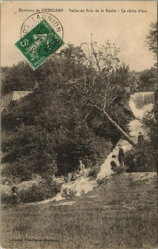 Carte postale ancienne Vallee du Bois de la Roche - La Chute d'Eau - Env. De Guingamp à Guingamp