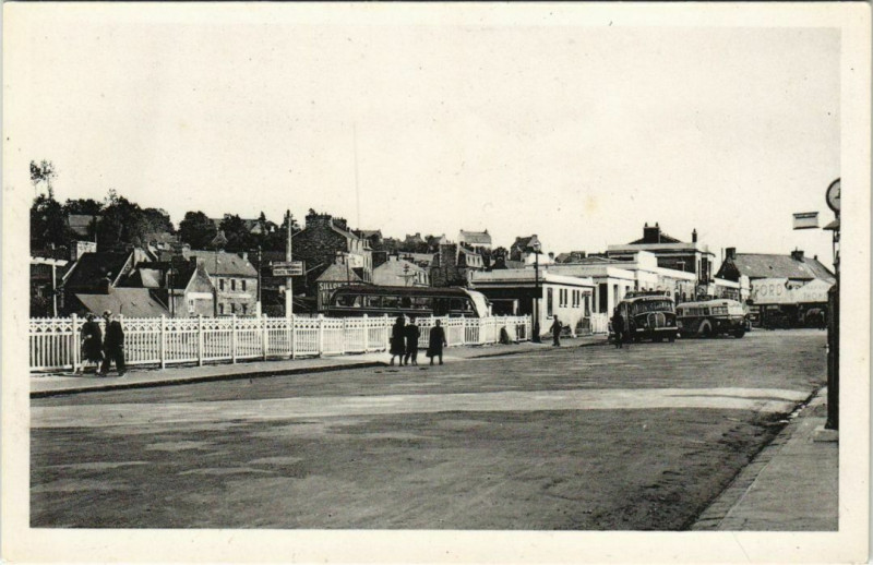 Carte postale ancienne Lannion Quartier de la Gare à Lannion