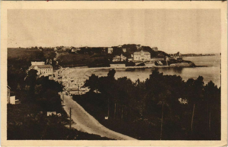 Carte postale ancienne Perros-Guirec Vue Generale de Trestraou - La Roseraie à Perros-Guirec