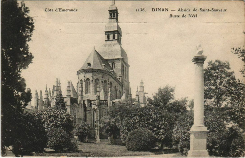 Carte postale ancienne Dinan Abside de Saint-Sauveur - Buste de Neel à Dinan
